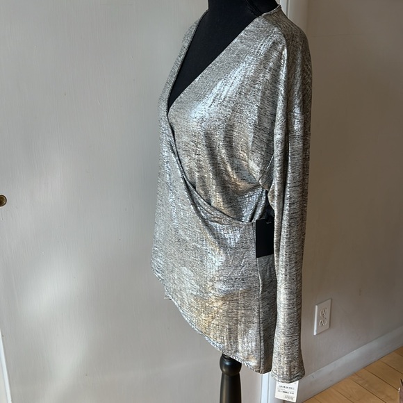 NWT Trouvé Metallic Wrap Top Large - Picture 5 of 9